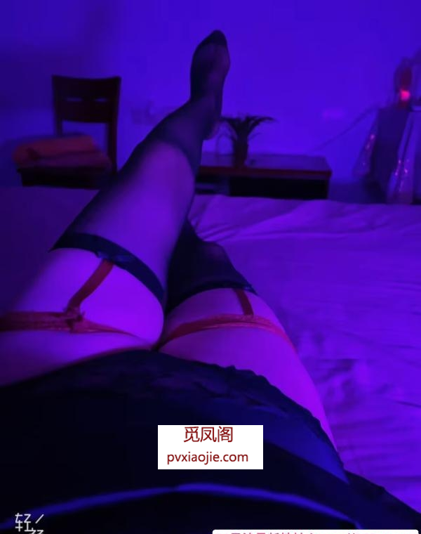 爱喷水的小姐姐