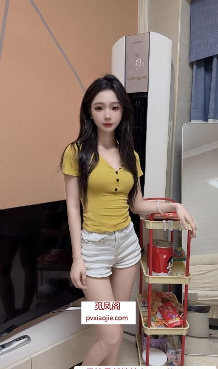 甜美乖巧颜值嫩妹小小