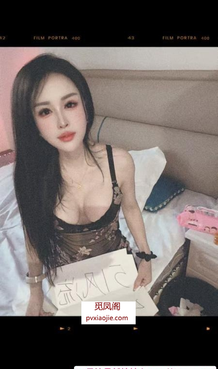 礼嘉肤白大胸少妇