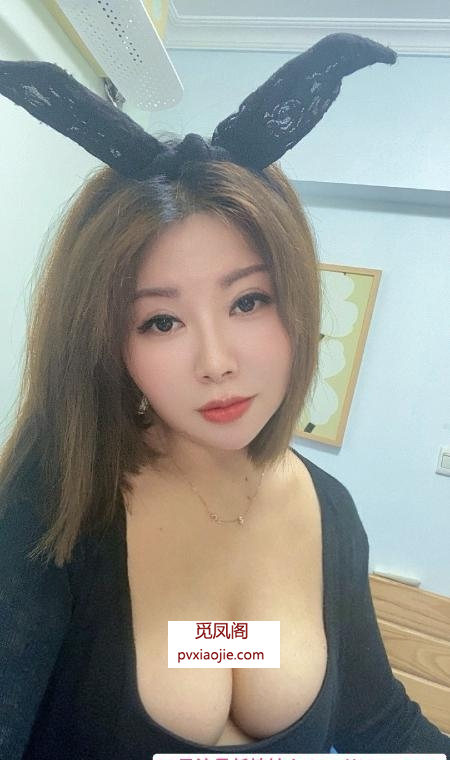 兔女郎诱惑少妇