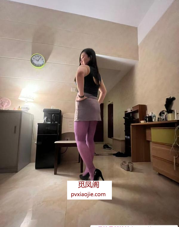 制服肉臀小后妈