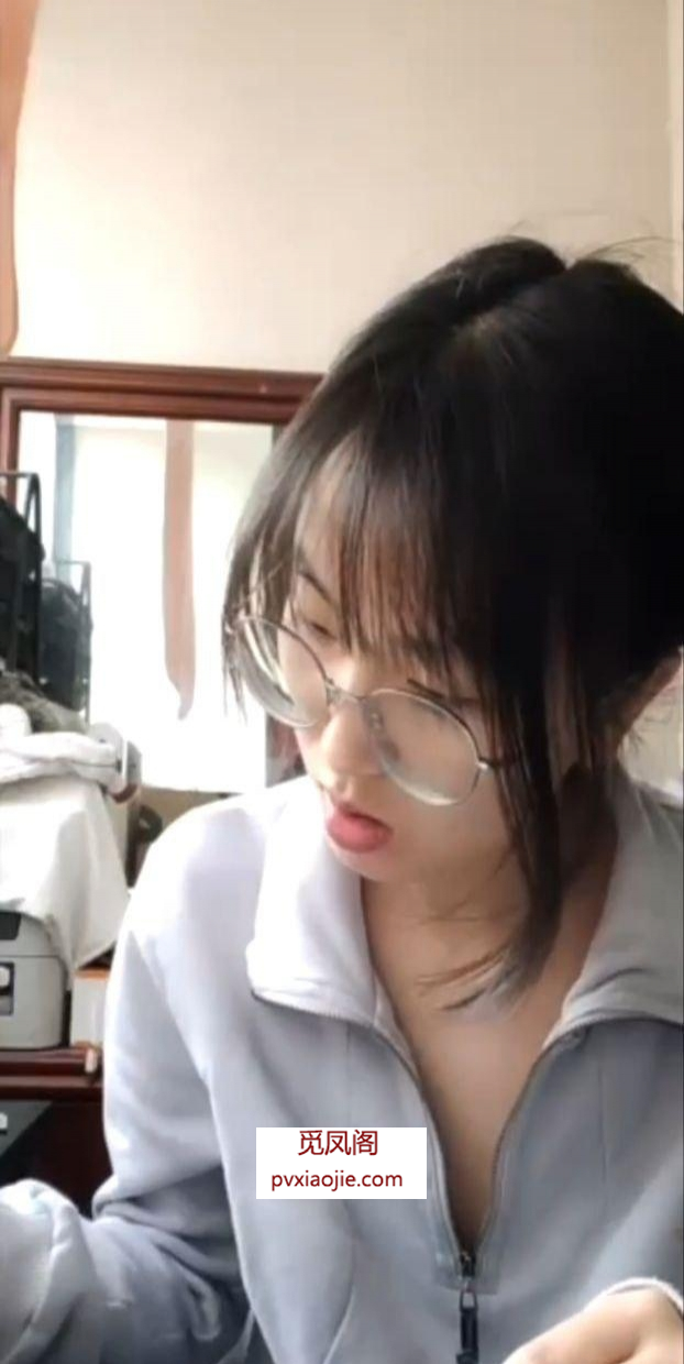 清纯美乳舞蹈老师