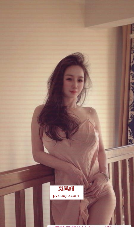 火辣身材混血颜值妹子