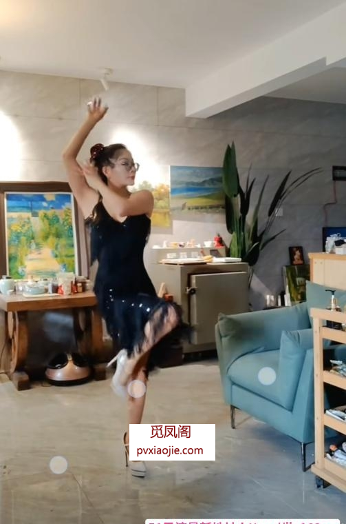 双飞舞蹈姐妹腰细胸大