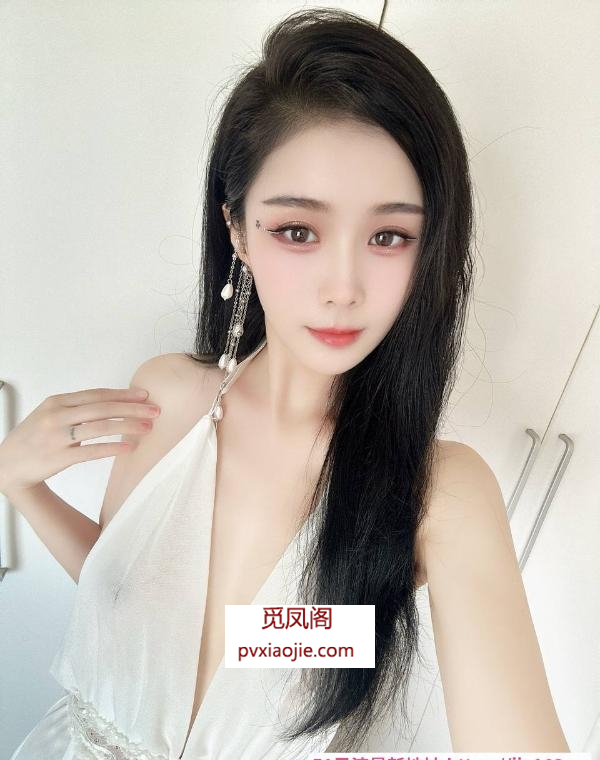 肤白臀翘颜值萱萱