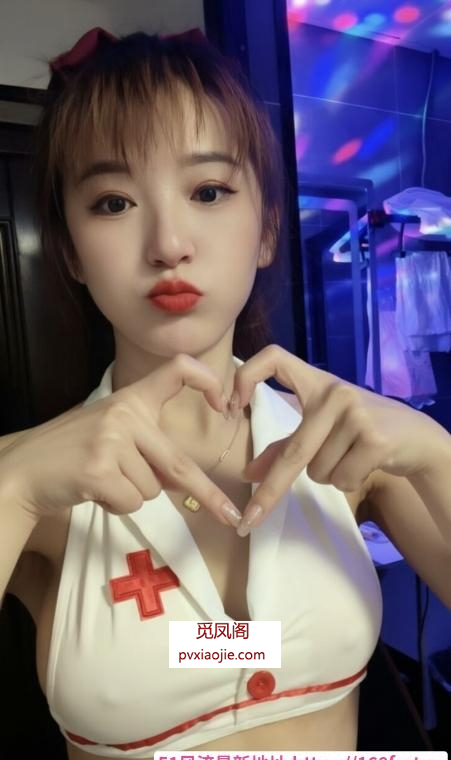 娇小型骚女小艾艾